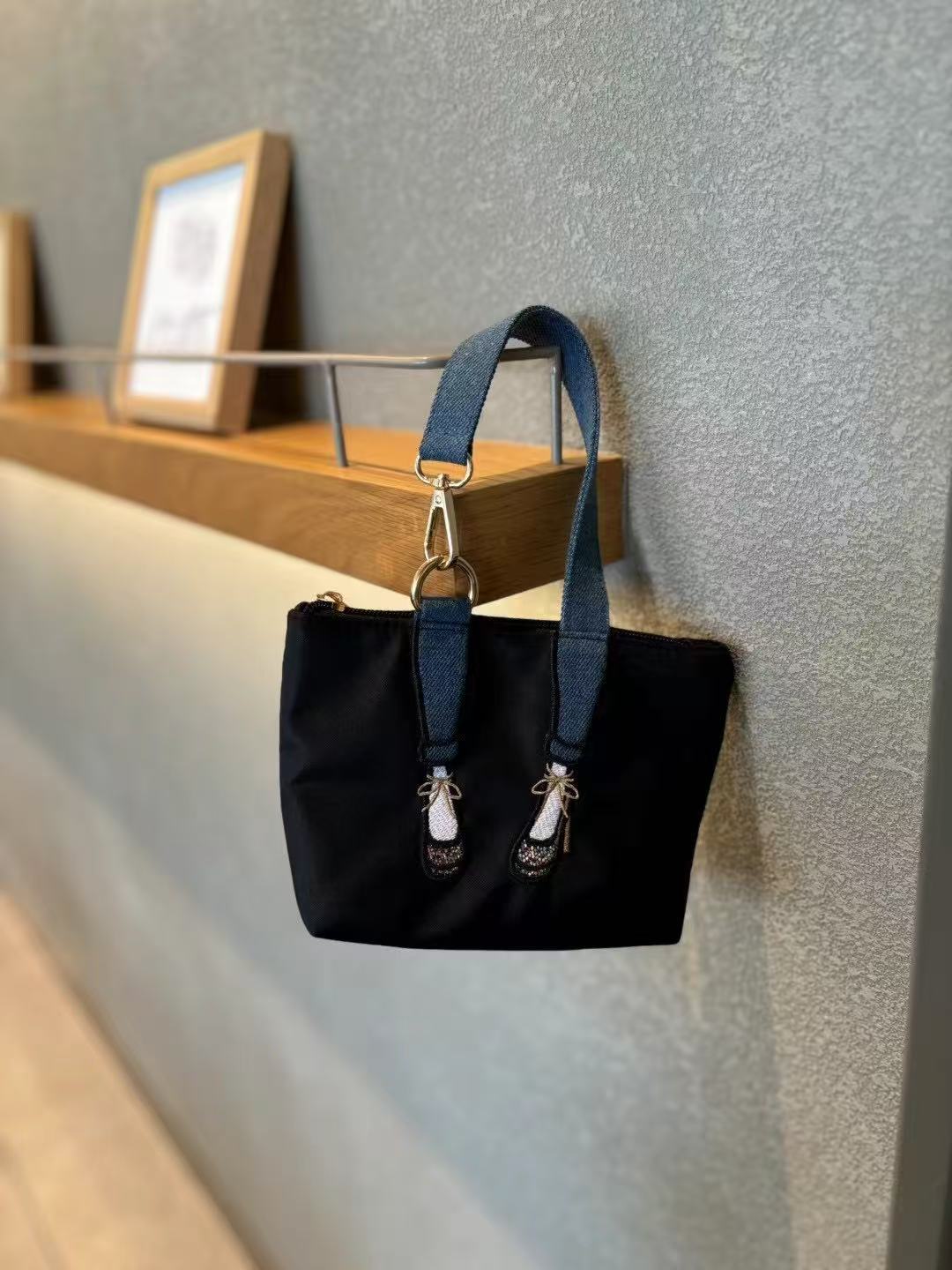 Embroidery Bag - กระเป๋าใส่โทรศัพท์แบบมินิ ผ้าไนลอนกันน้ำ ปักลายแฟชั่น สำหรับผู้หญิง ใช้งานได้หลากหลาย แบบลำลอง