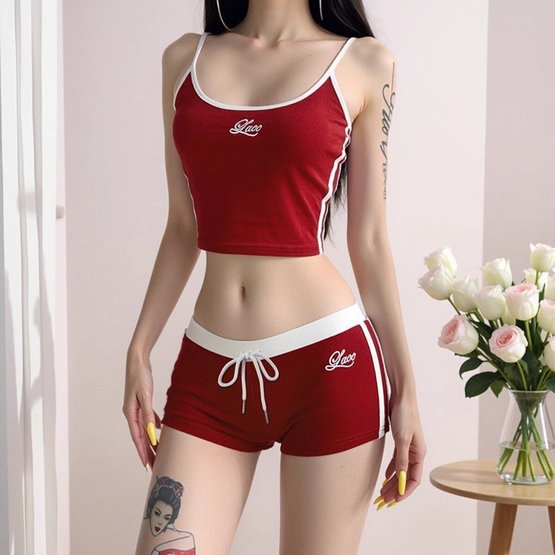 Embroidery Font - ชุดเซ็ตผู้หญิงลายปักตัวอักษรแบบแพทช์เวิร์ค เสื้อกล้ามคอกลมรัดเชือก กางเกงขาสั้นมินิ ชุดลำลองสำหรับผู้หญิง